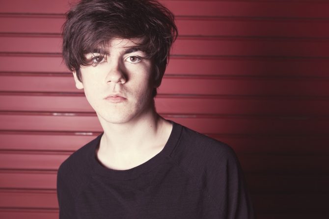 Declan McKenna、8月18日（金）にタワレコ渋谷店にてインストア・イベントを開催 - Spincoaster (スピンコースター)