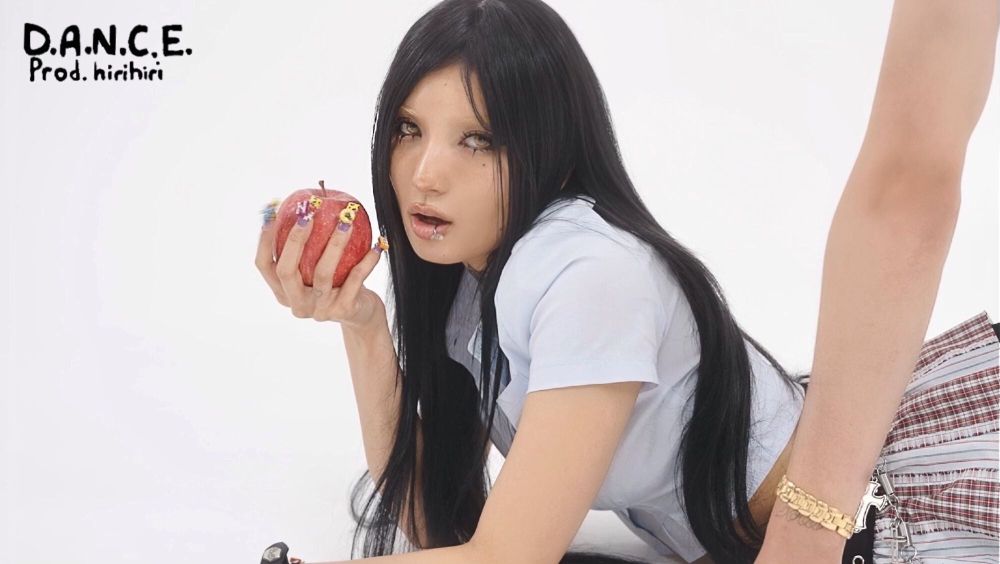 sheidA、hirihiriプロデュースの新曲“D.A.N.C.E.”リリース　ネットミーム満載のMVも公開