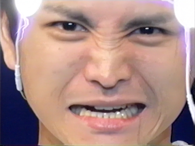 Dos Monos、最新曲“Burn”MV公開 ｜ チキンスティック田中もエキストラ出演